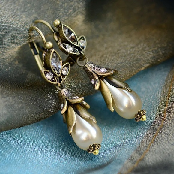 Champagne Gold Pearl Lily Drop Earrings - Picture 3 of 5